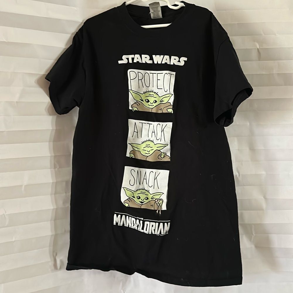 Star Wars Mandalorian "The Child" T-Shirt Black Short Sleeve Size S Baby Yoda